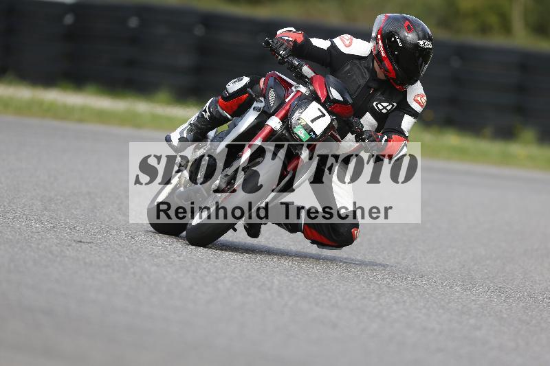 /Archiv-2025/53 16.09.2025 Track Day Domi Aegerter ADR/Gruppe gruen/7